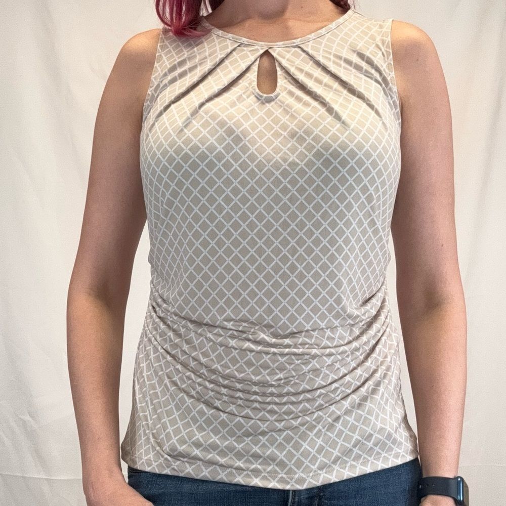 New York & Company Beige Geometric Keyhole Sleeveless Tank